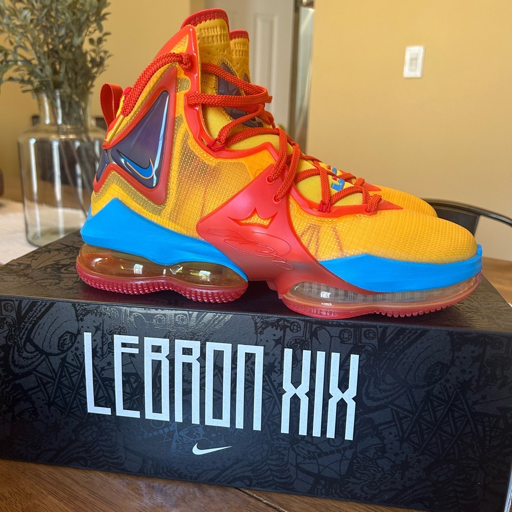 Nike LeBron Space Jam Sneakers with Box. Size 9.5